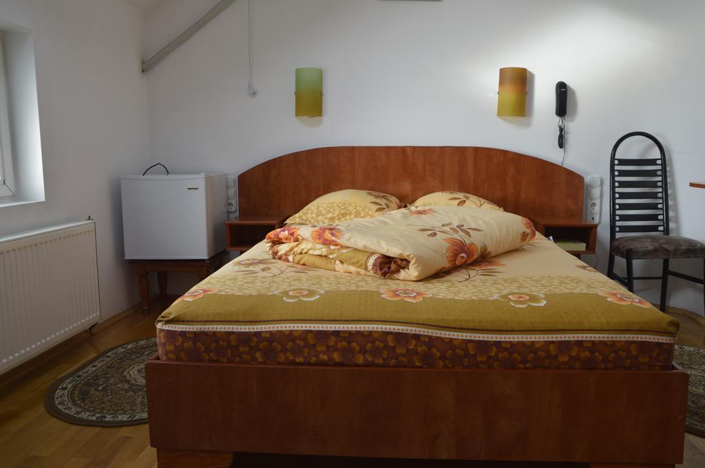 Motel Buti Sighetu Marmaţiei Quarto foto
